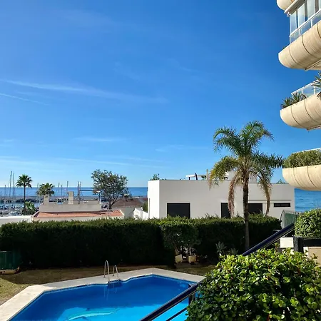 Seafront In With Pool And Garage Μαρμπέλλα