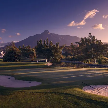 Seafront In With Pool And Garage マルベーリャ