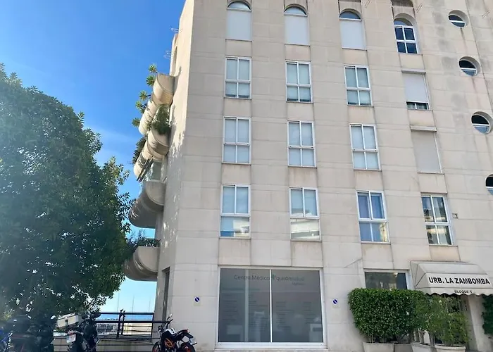 Apartment Seafront In With Pool And Garage *