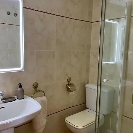 Seafront In With Pool And Garage Appartement *