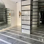 Seafront In With Pool And Garage Lejlighed Marbella