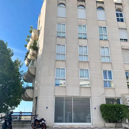 Διαμέρισμα Seafront In With Pool And Garage *